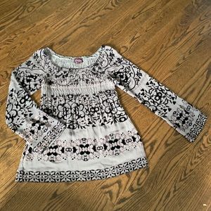 NWOT Halé Bob blouse with velvet détails!